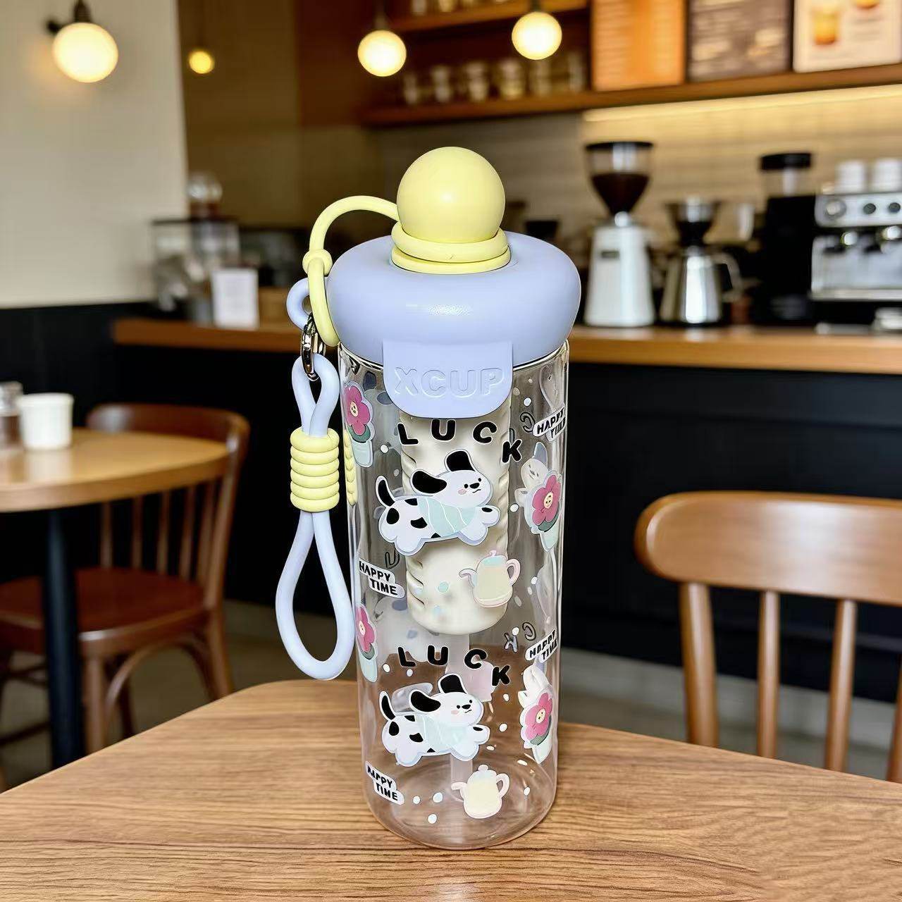 Damen Wasserflasche mit fröhlichem Motiv und praktischem Tragegriff Brehn