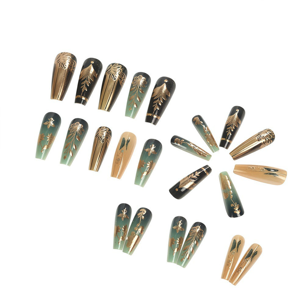 Kunstnägel mit floralem Goldverzierungen Brehn