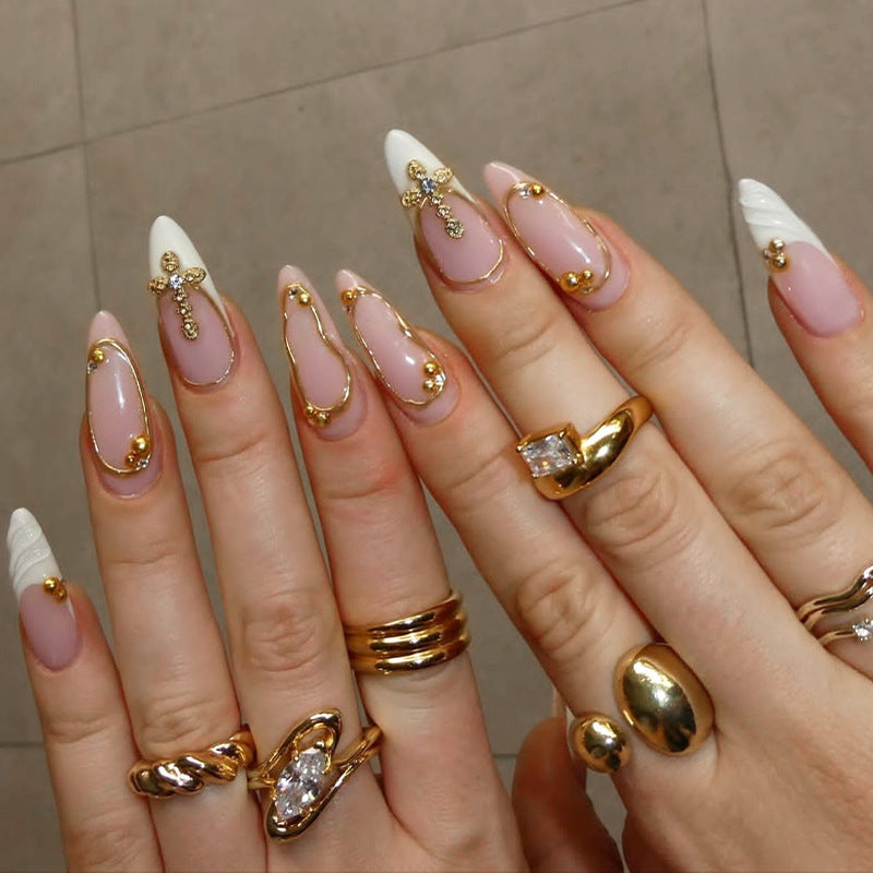 Künstlerisches Press-On-Nagelset mit eleganten Designelementen Brehn