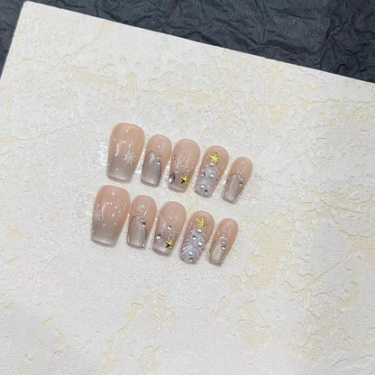 Elegantes Press-On Nagelkunstset mit dekorativen Schmuckakzenten Brehn