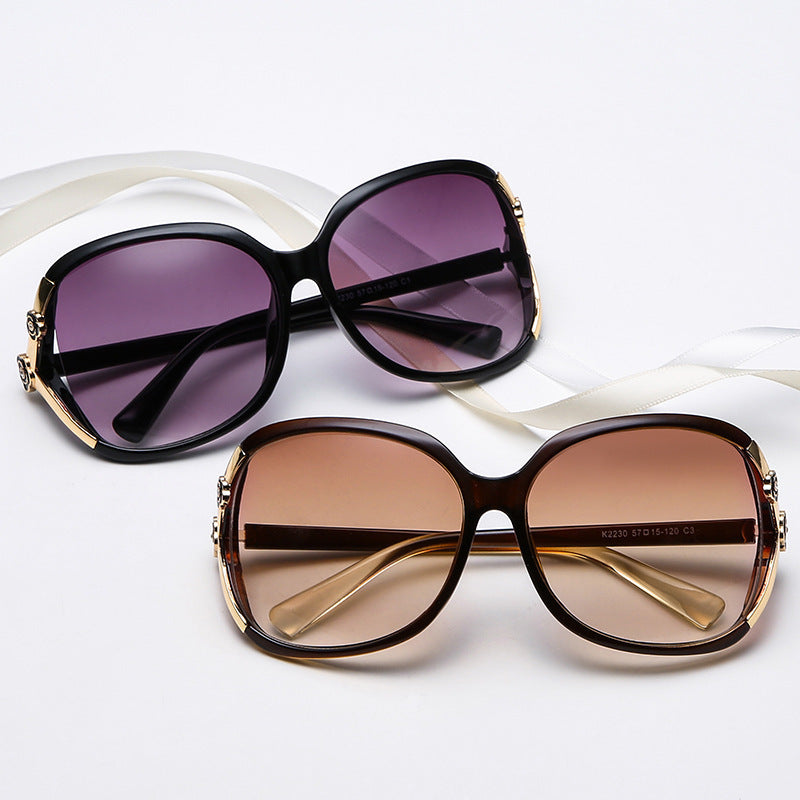 Damen elegante oversized Sonnenbrille mit goldenen Akzenten Brehn