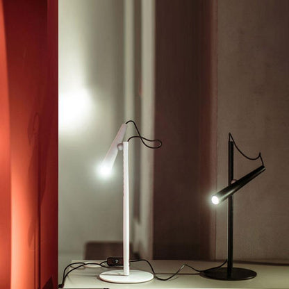 Verstellbare LED Schreibtischlampe mit elegantem Design