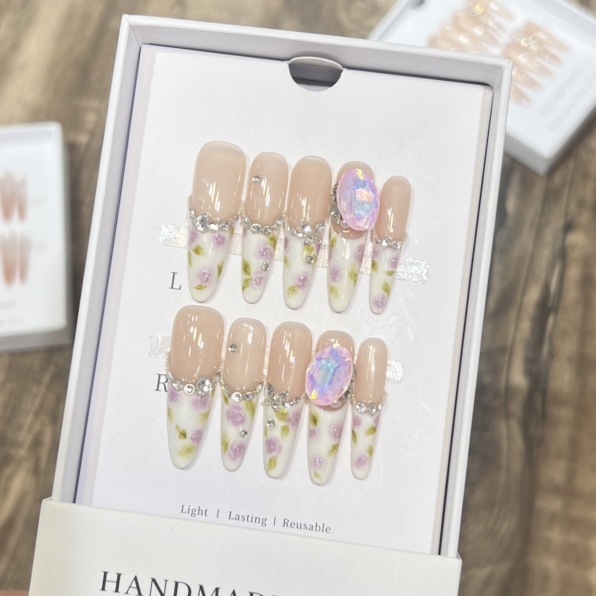 Dekorativer Floral Stiletto Press-On Nail Set Brehn