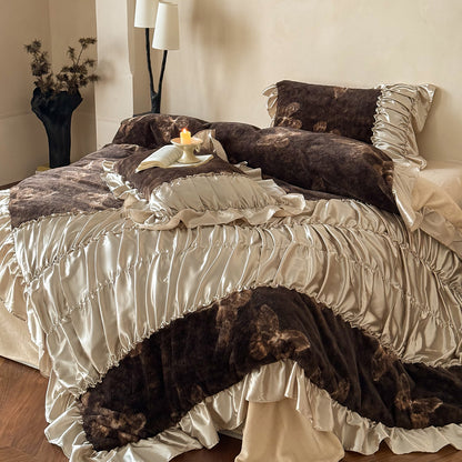 Luxuriöses Bettwäsche-Set mit Schmetterlingsmuster, Satin-Rüschen und gesteppter Decke Brehn