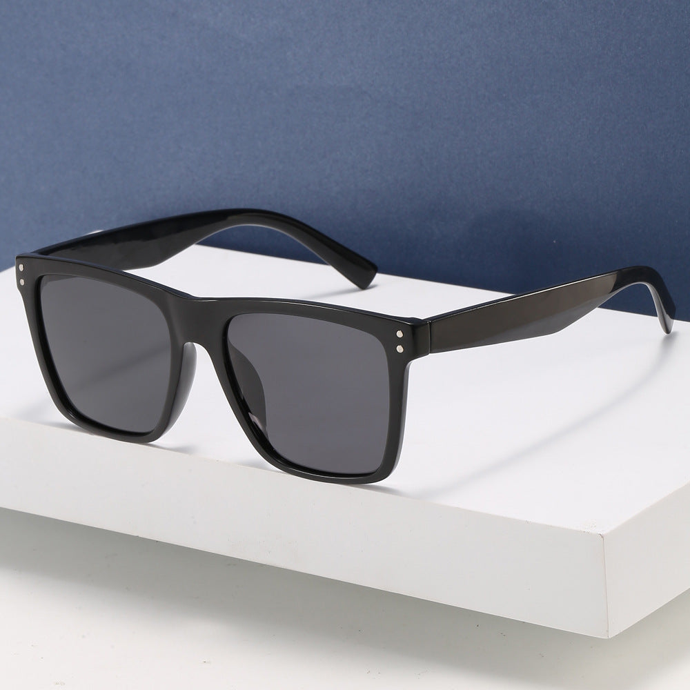 Damen Modische Sonnenbrille mit modernem, mattem Rahmen Brehn
