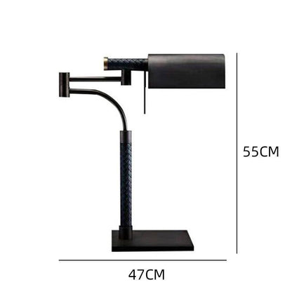 Verstellbare Schreibtischlampe mit modernem schwenkbarem Arm