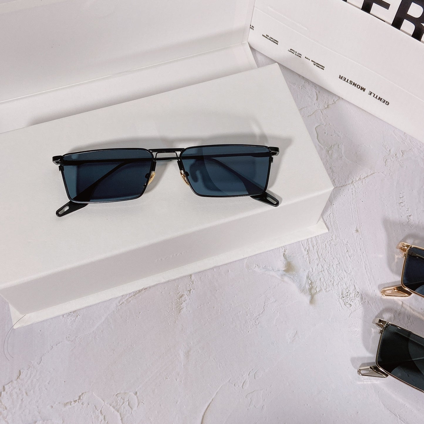 Modische Sonnenbrille mit Rechteckigem Metallrahmen Brehn