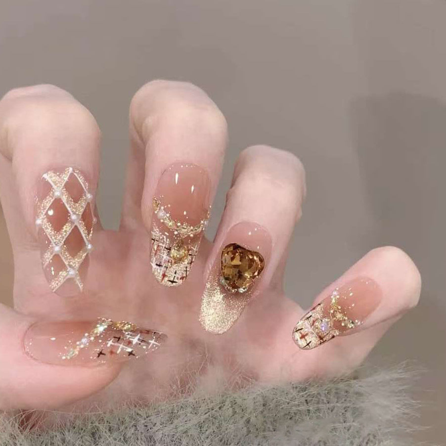 Kunstnägel mit Glamouröse Strassverzierungen Brehn