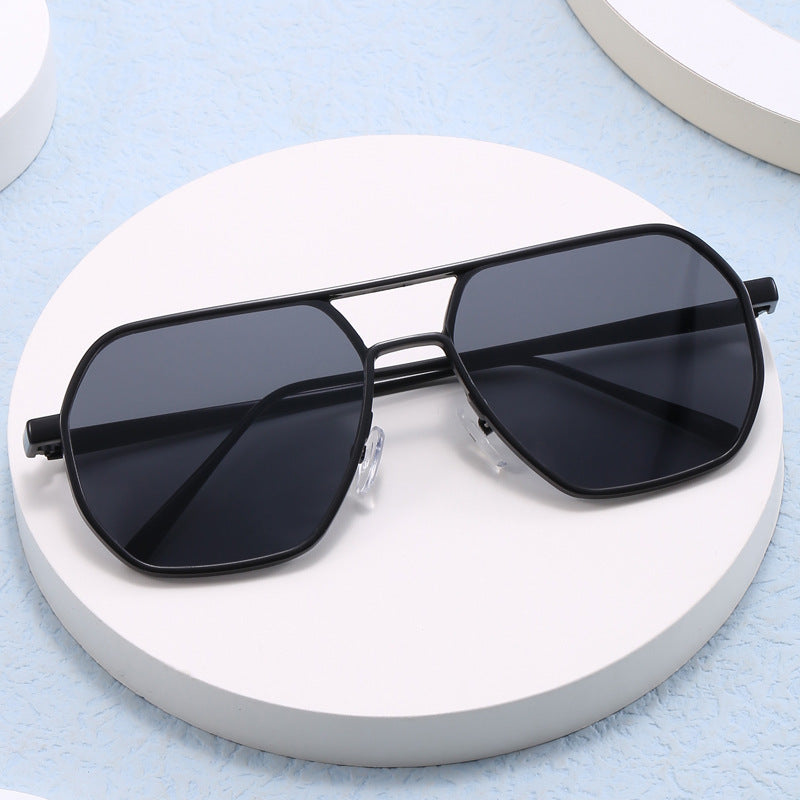Damen trendige Sonnenbrille mit modernem Geometrie-Rahmen Brehn