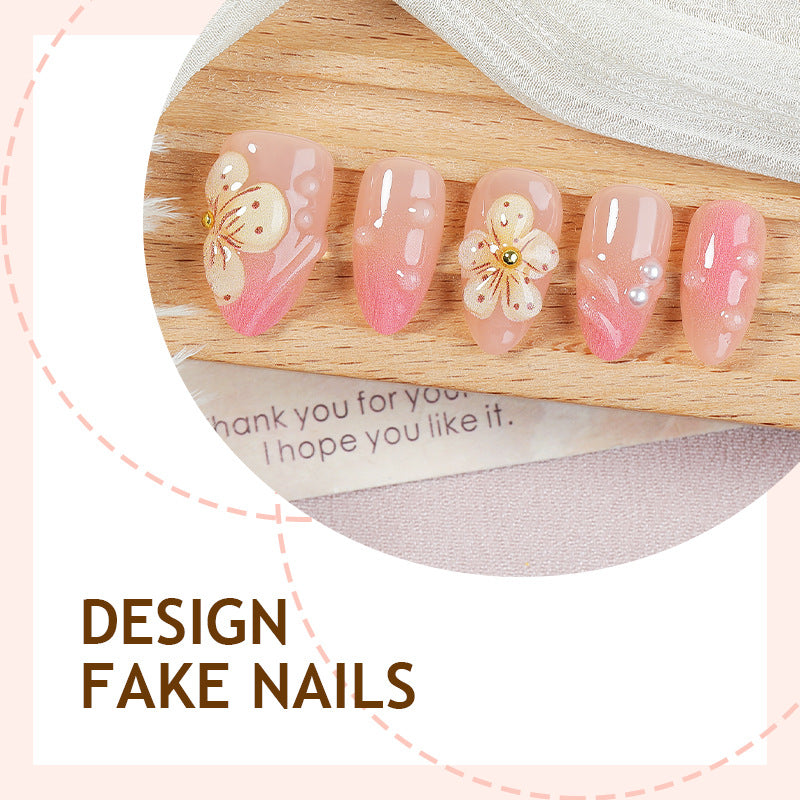 Kunstnagelset mit floralen Details und elegantem Design Brehn