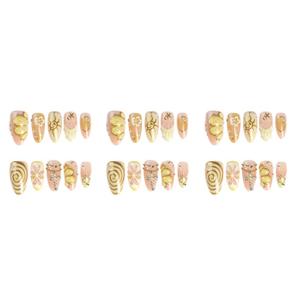 Kunstnagelset mit eleganten floralen Verzierungen Brehn