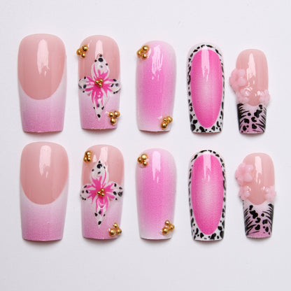 Kunstnagelset mit floralen und glamourösen Akzenten Brehn