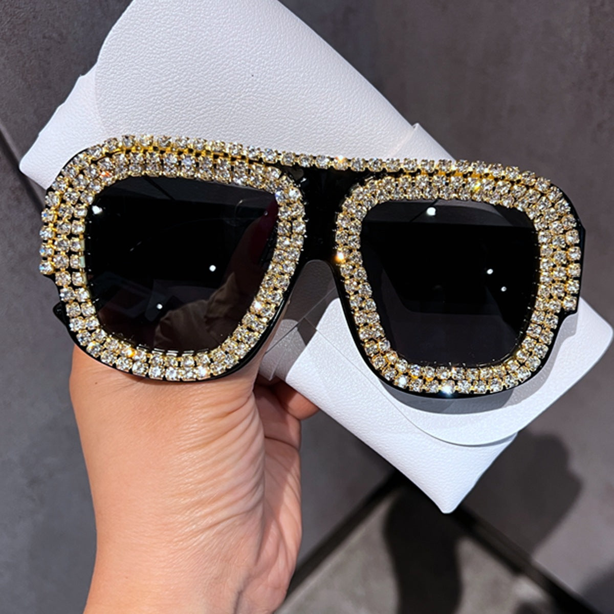 Damen Glamouröse Sonnenbrille mit extravagantem Kristallrahmen Brehn