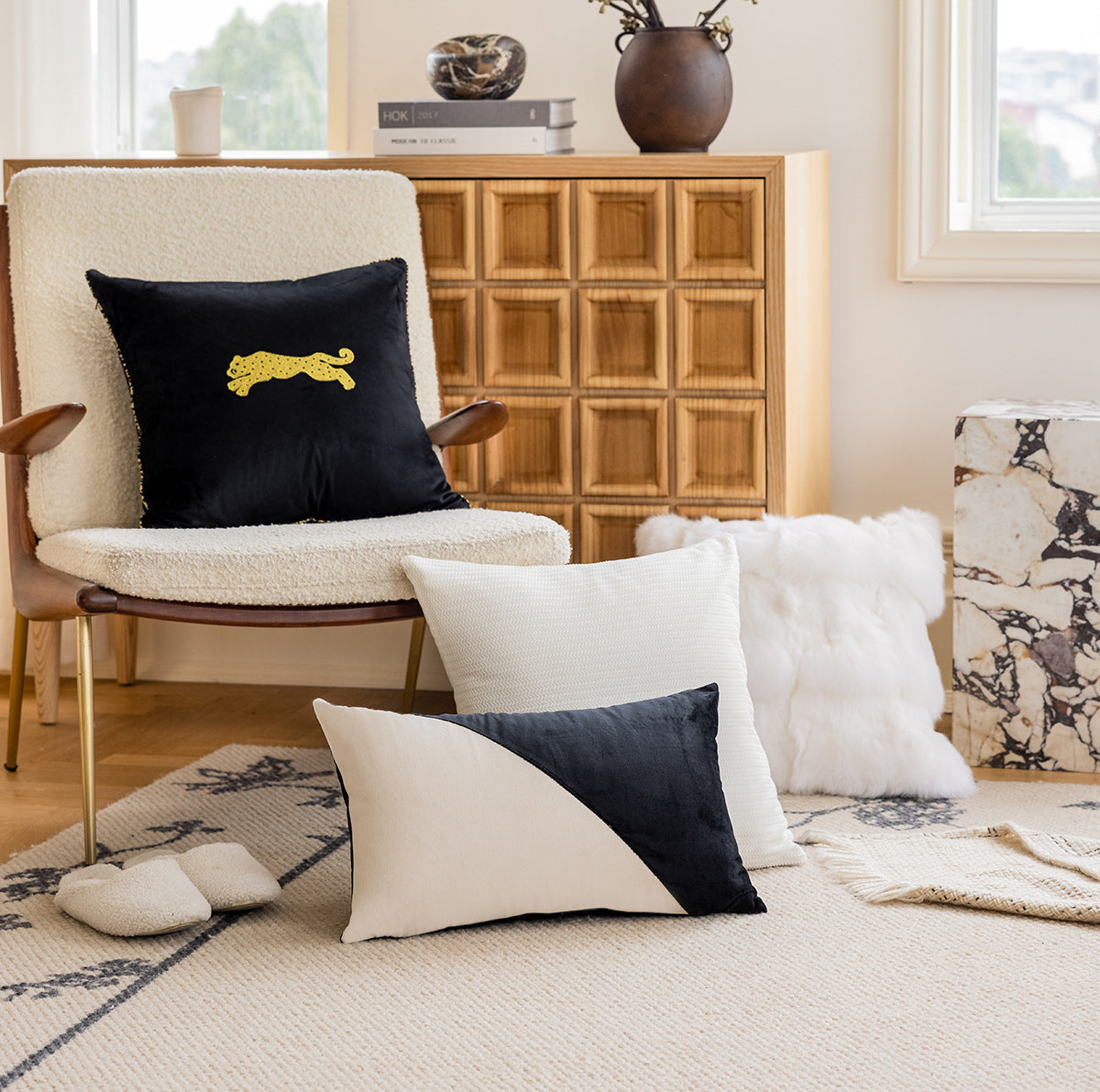 Elegantes Dekorationskissen mit Leopardenmotiv