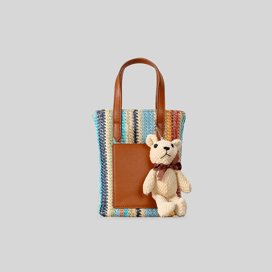 Verspielte Geflochtene Tragetasche mit Teddybär-Detail