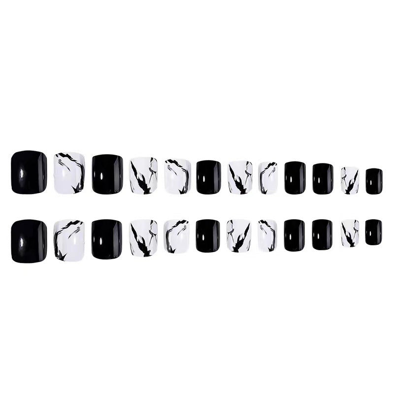 Kunstnagelset mit luxuriösem Marmor-Design und elegantem Hochglanz-Finish Brehn