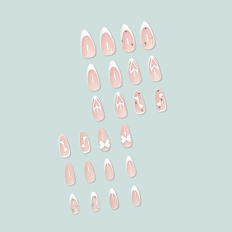 Kunstvolle Stiletto-Nägel mit Herz-Design Brehn