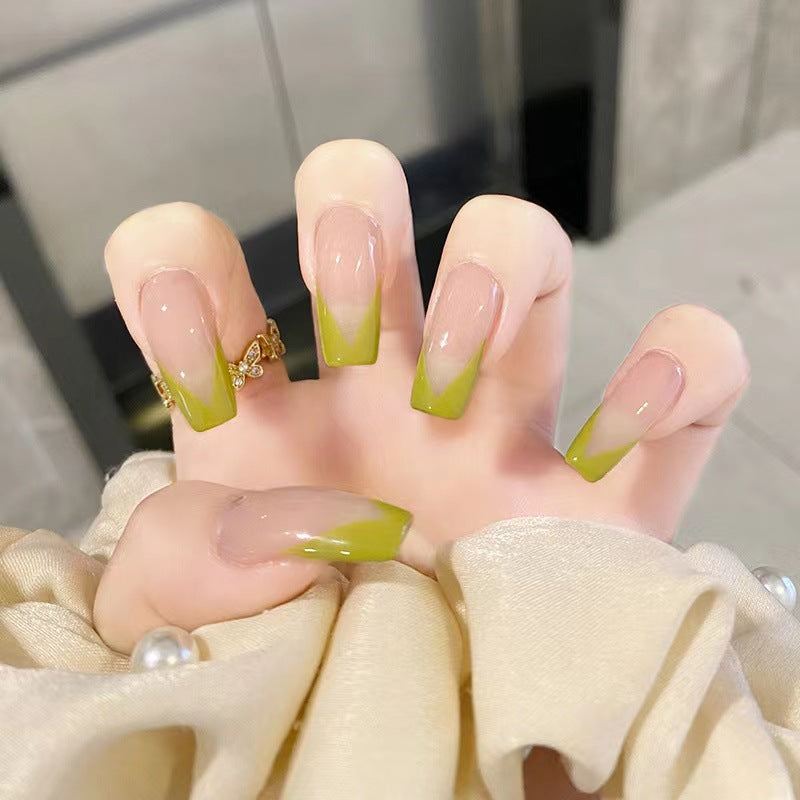 Kunstvolle Nagelverlängerungen mit frischem Sommerdesign Brehn