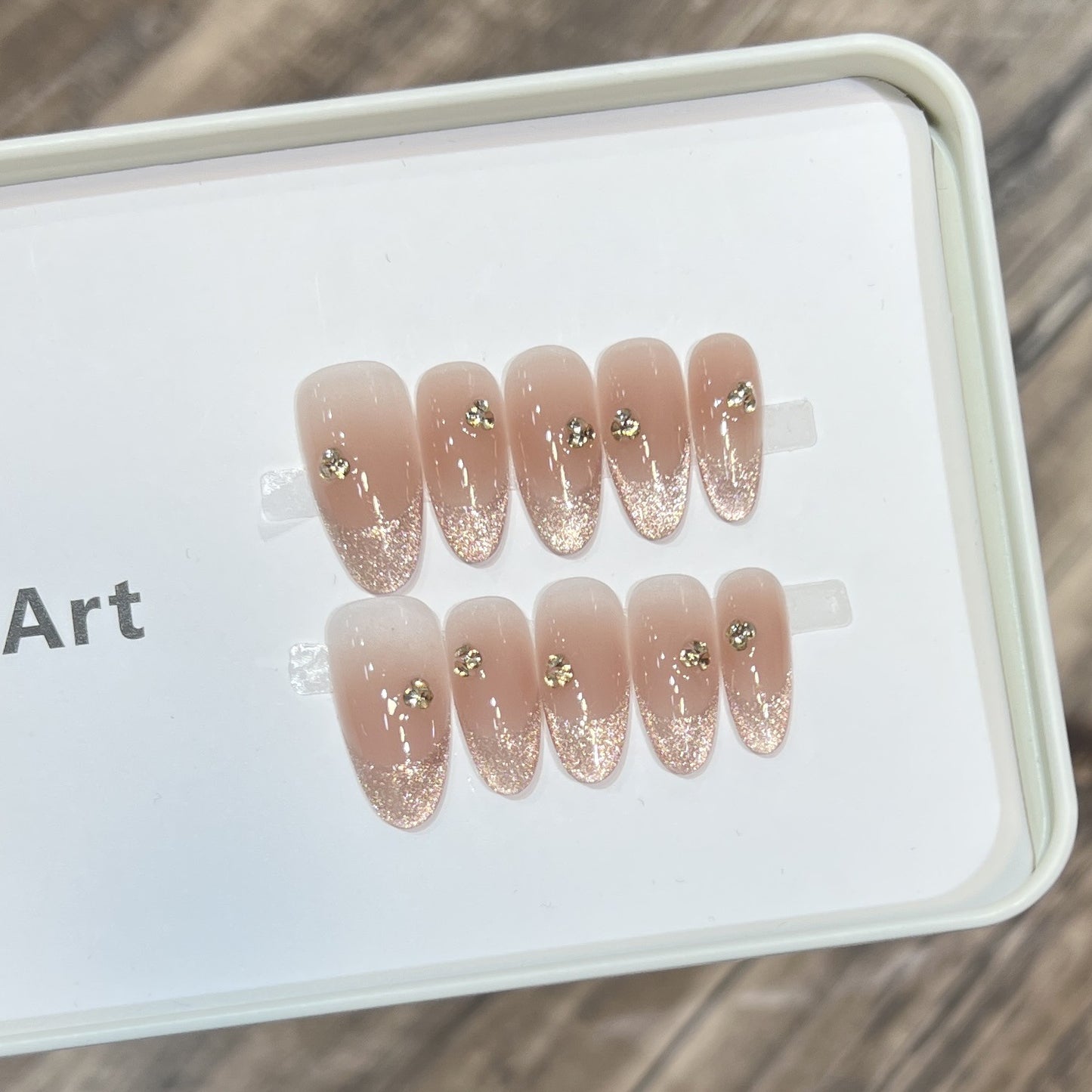 Themen Press-On Nagelkunstset mit Hello Kitty Designs Brehn