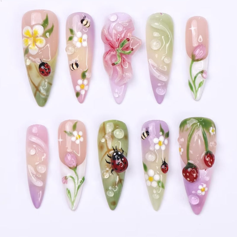 Künstlerisches Floral- und Stern-Applikationen Press-On Nagelset Brehn