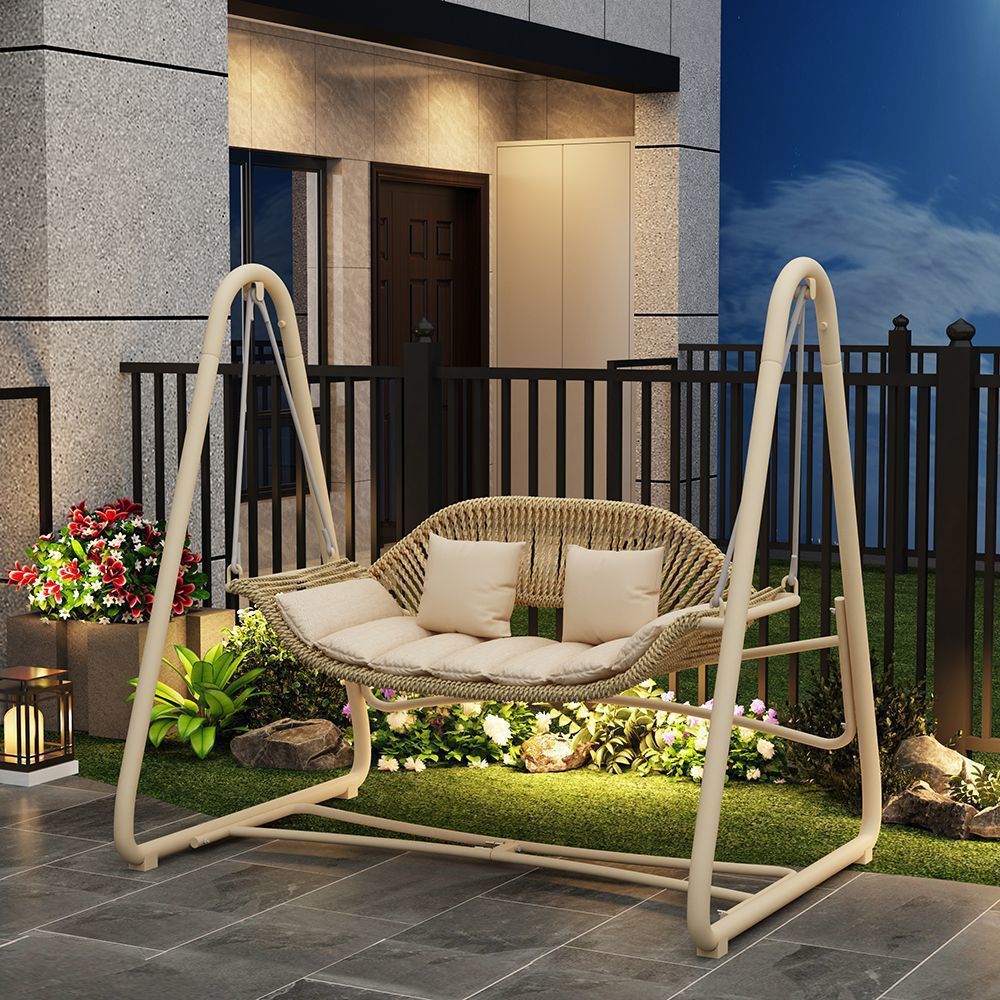 Geflochtenes Rattan-Außen-Schaukel-Loveseat mit gepolsterten Kissen und pulverbeschichtetem Stahlrahmen Brehn