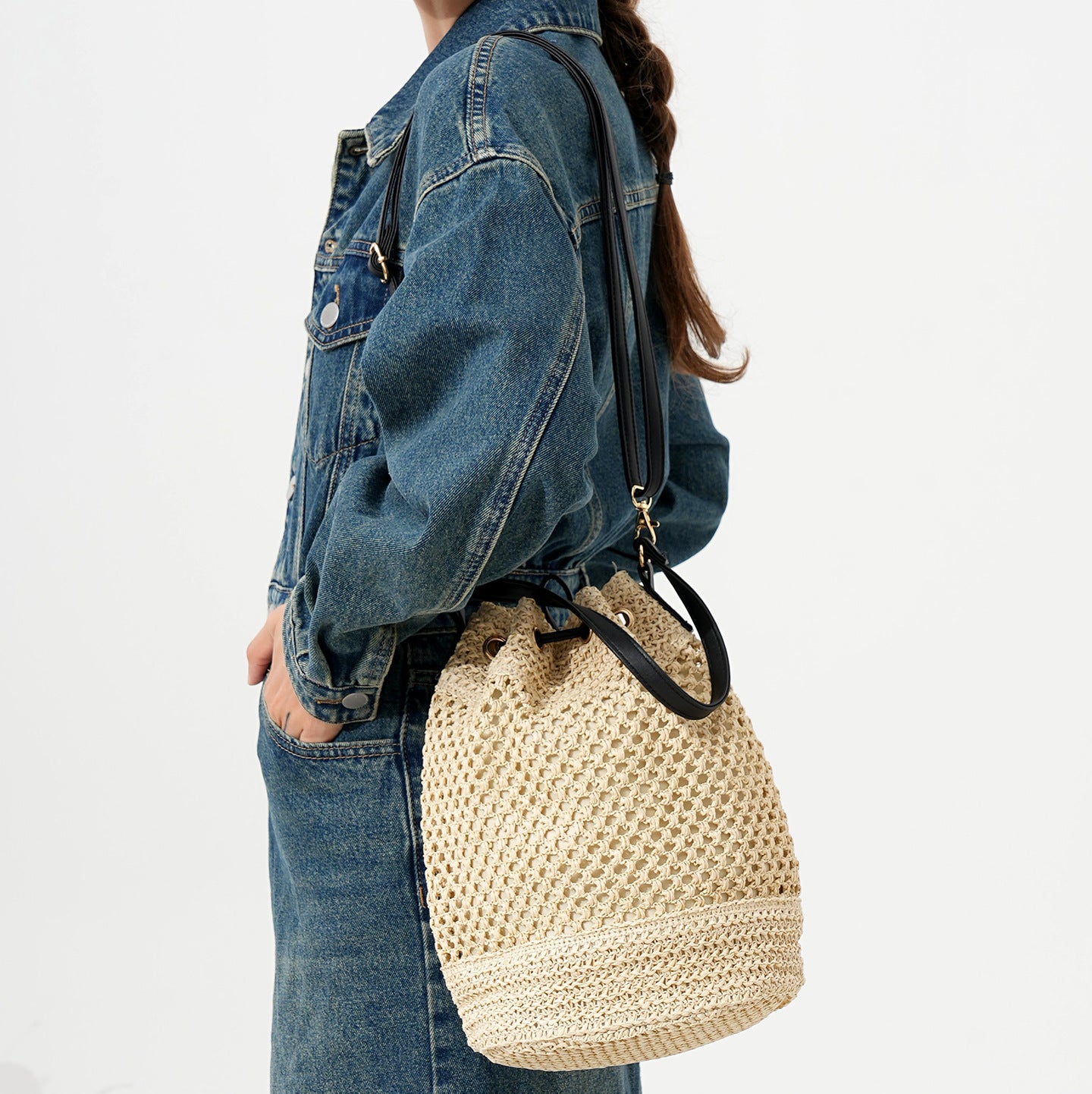 Elegante Handtasche Aus Geflochtenem Naturmaterial mit Stilvollem Kordelzug Brehn