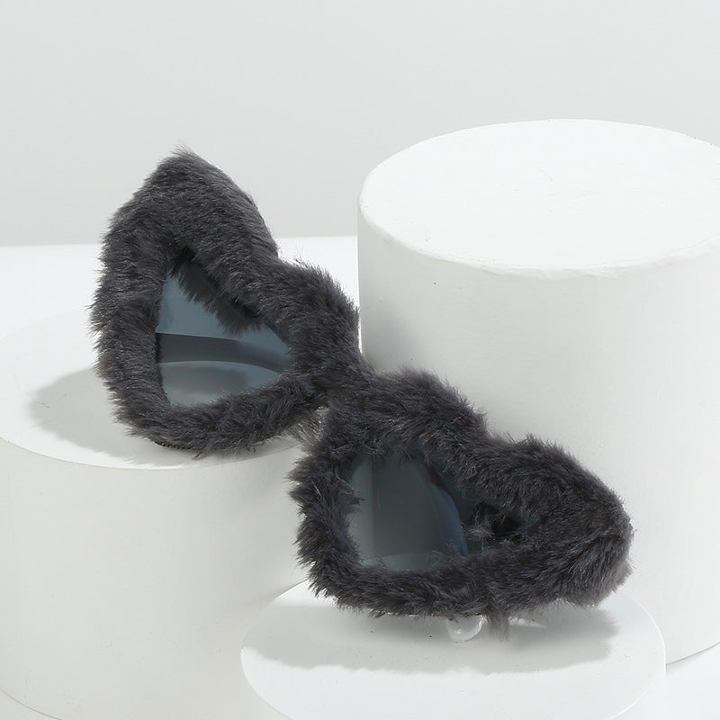 Einzigartige Herzförmige mit Fellbesatz Sonnenbrille Brehn