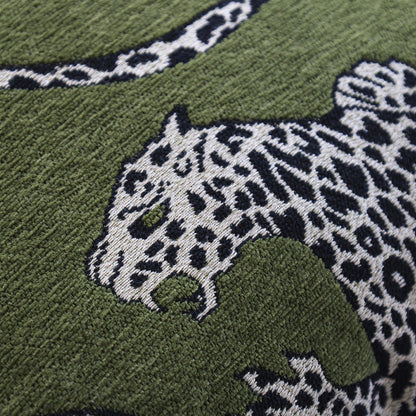 Quadratischer Kissenbezug mit gesticktem Leopardenmuster und Satinpaspel Brehn