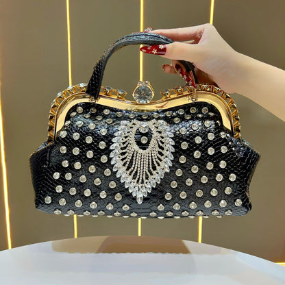 Luxuriöse mit Kristallen verzierte Abendhandtasche