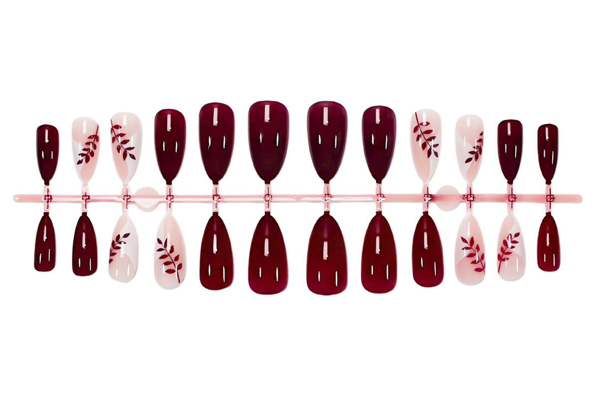 Kunstnagelset mit eleganten Blattmotiv-Designs Brehn