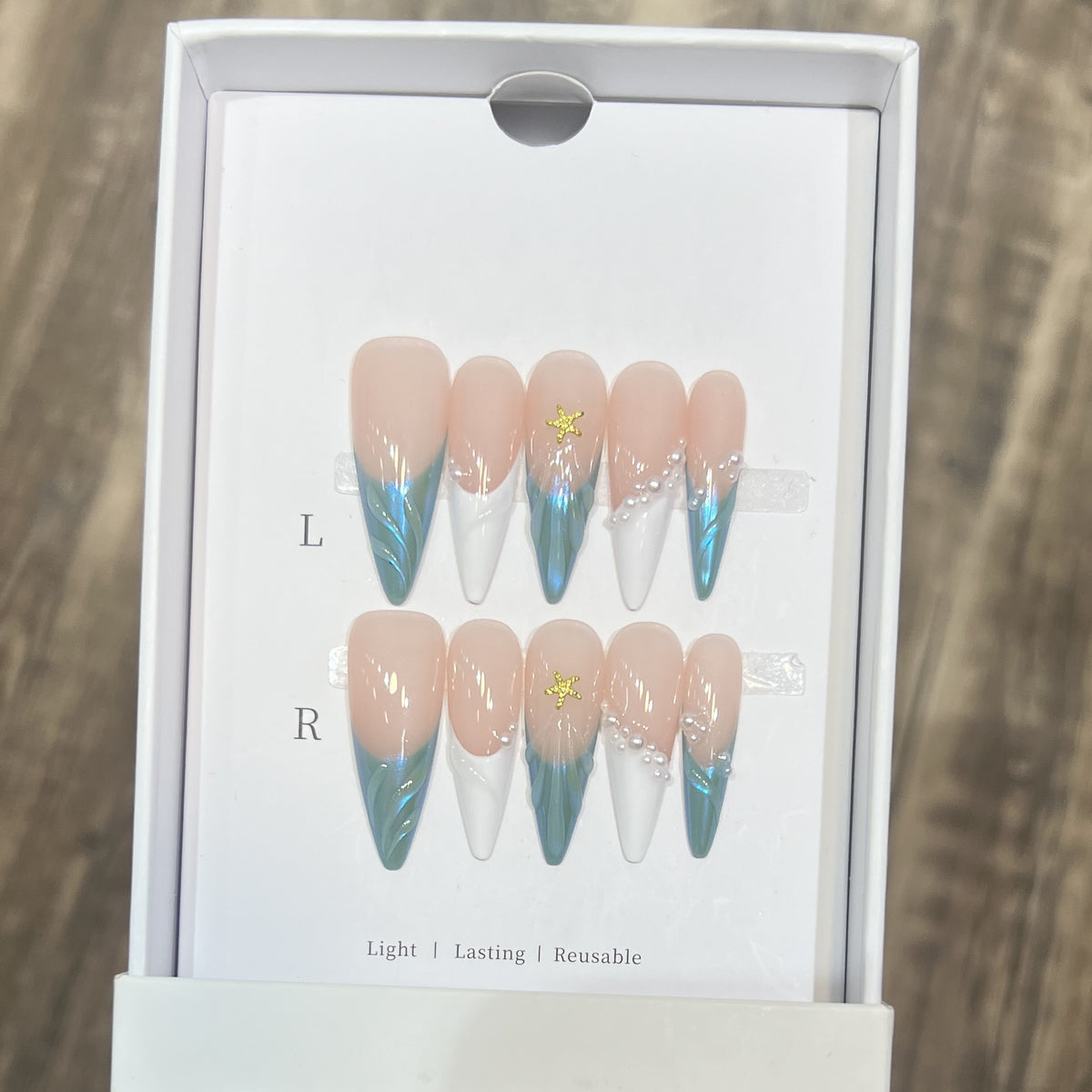 Blumen- und Punkte-Press-On-Nagelset Brehn