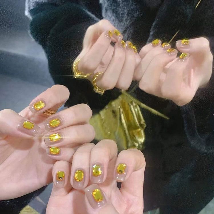 Premium Dekorative Press-On Nagelset mit Edelsteinakzenten Brehn
