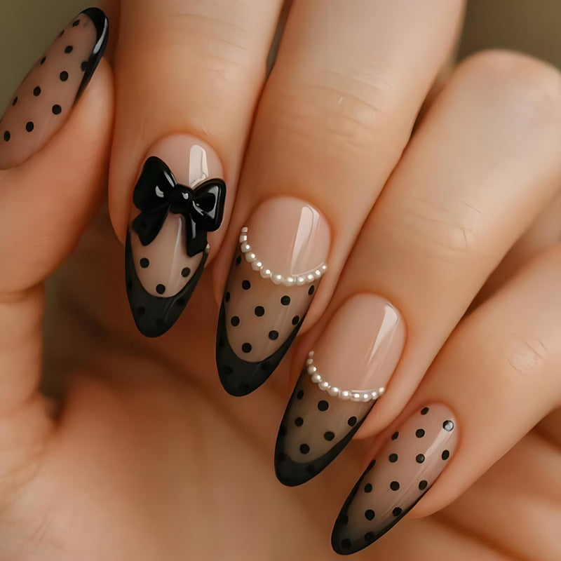 Kunstnagelset mit elegantem Punkt- und Schleifenmuster Brehn