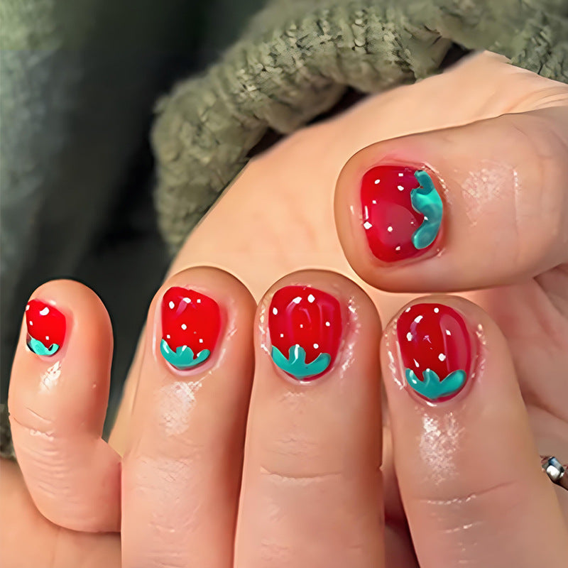 Kunstnagelset mit fröhlichen Erdbeerdesigns Brehn