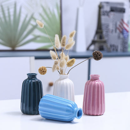Rippte Keramische Bud Vase Brehn
