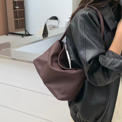 Minimalistische Leder Hobo Tasche