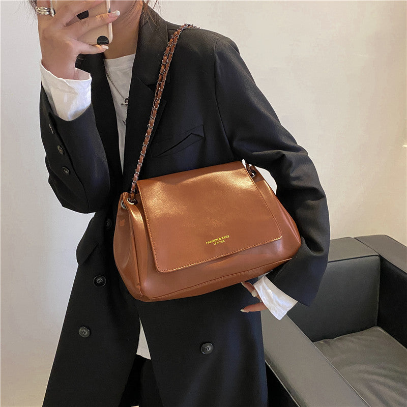 Elegante Schulterhandtasche mit Ketten-Detail