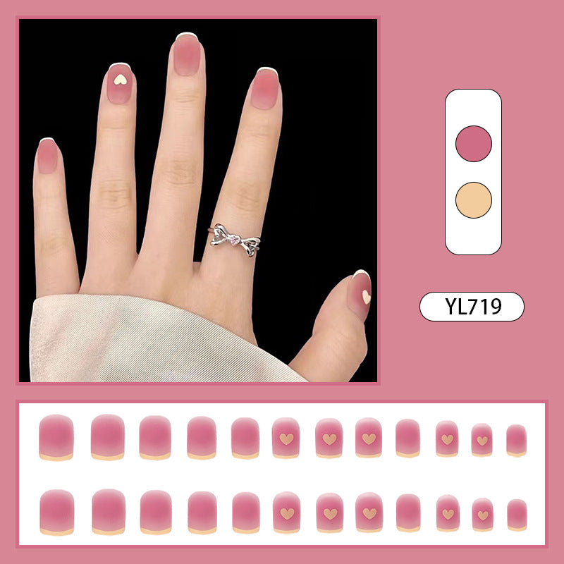 Kreative Nageldesigns mit Herzakzent Brehn