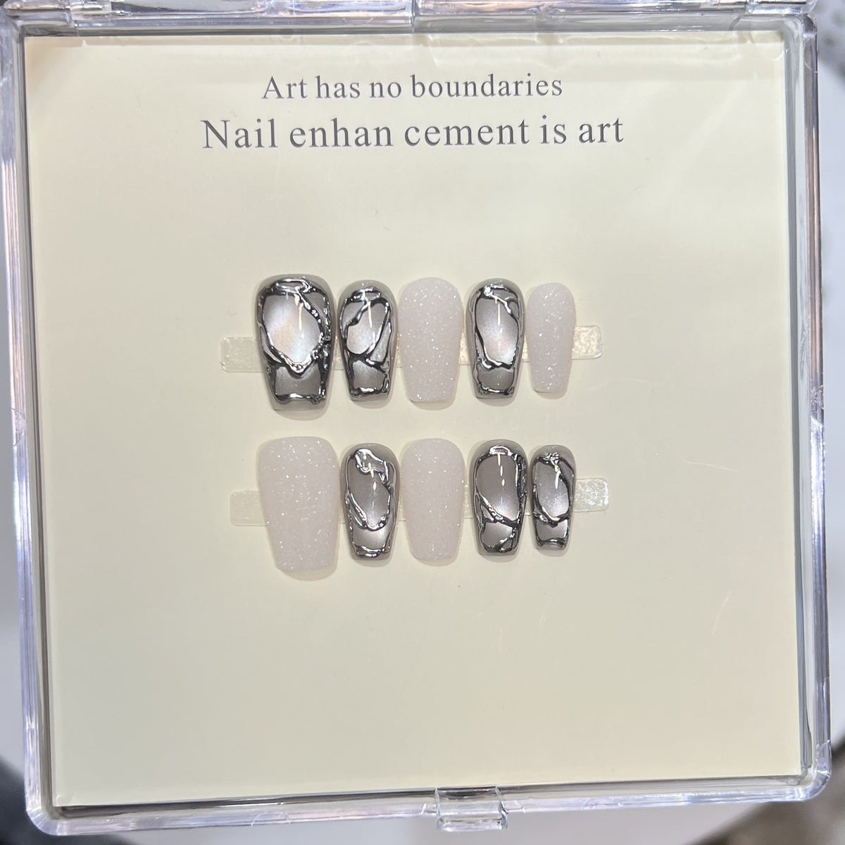 Themen Press-On Nagelkunstset mit Hello Kitty Designs Brehn