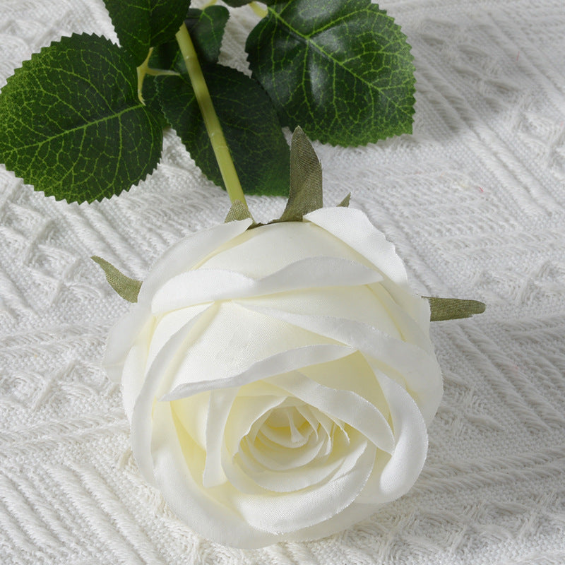 Dekorative Seidenrose Akzent