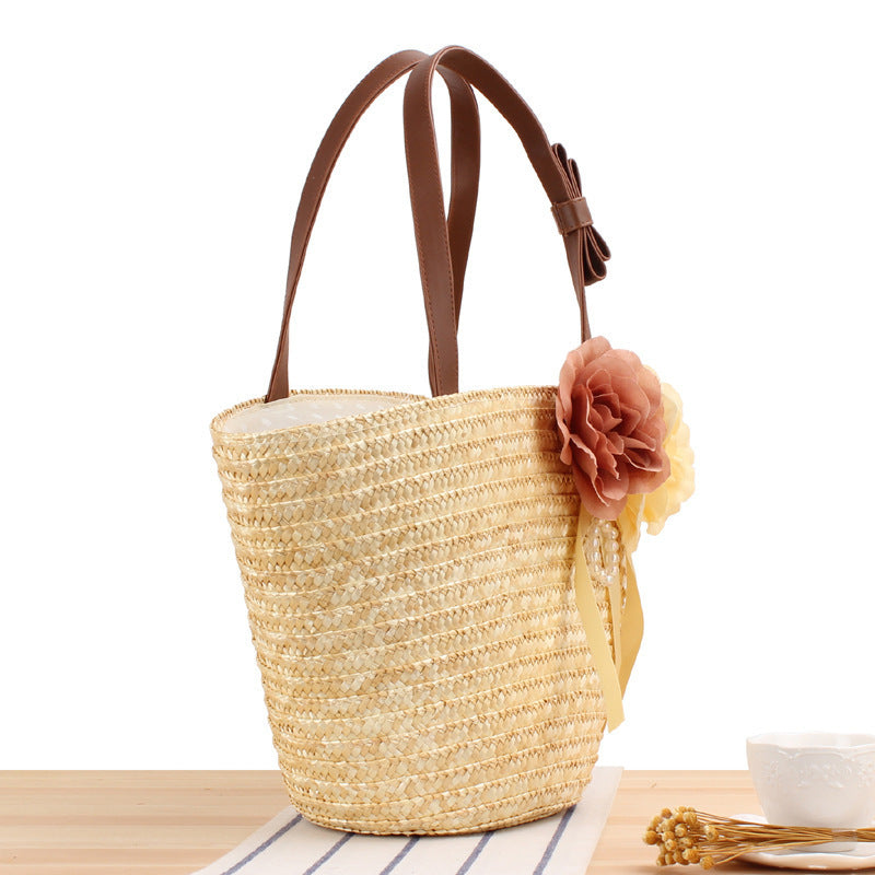 Elegante Strohtasche mit Floralem Dekor Brehn