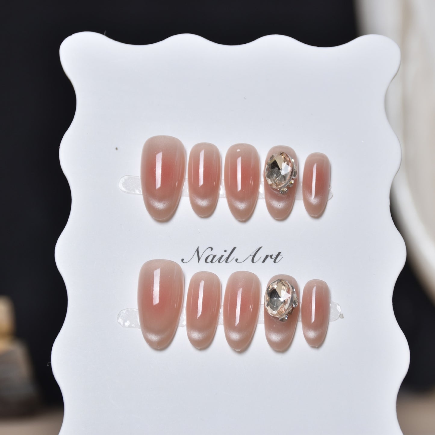 Elegante mit Kristallen verzierte Press-On-Nagelset Brehn