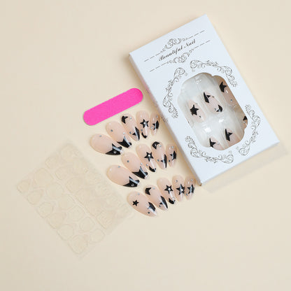 Kunstnagelset mit glamourösen Sternenmotiven und eleganten Spitzendesigns Brehn