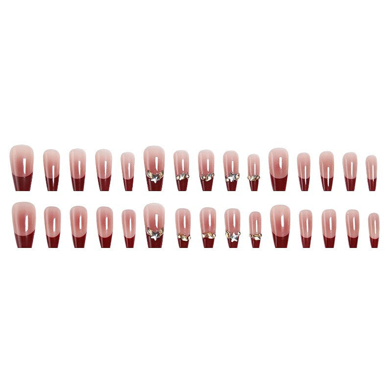 Kreatives Kunstnagelset mit Glitzer- und eleganten Muster Akzenten Brehn