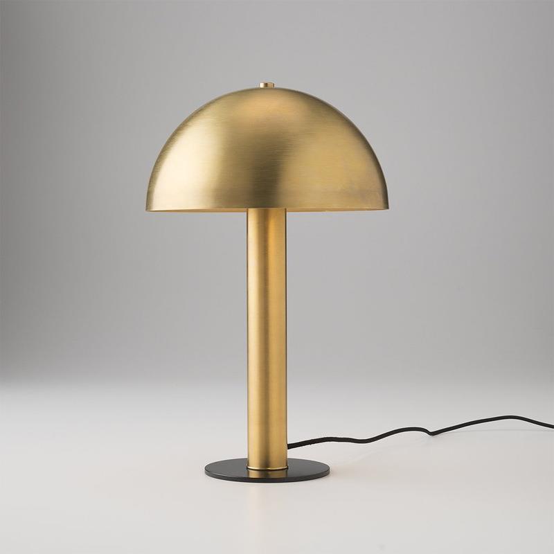 Moderne Tischlampe mit elegantem Globusschirm