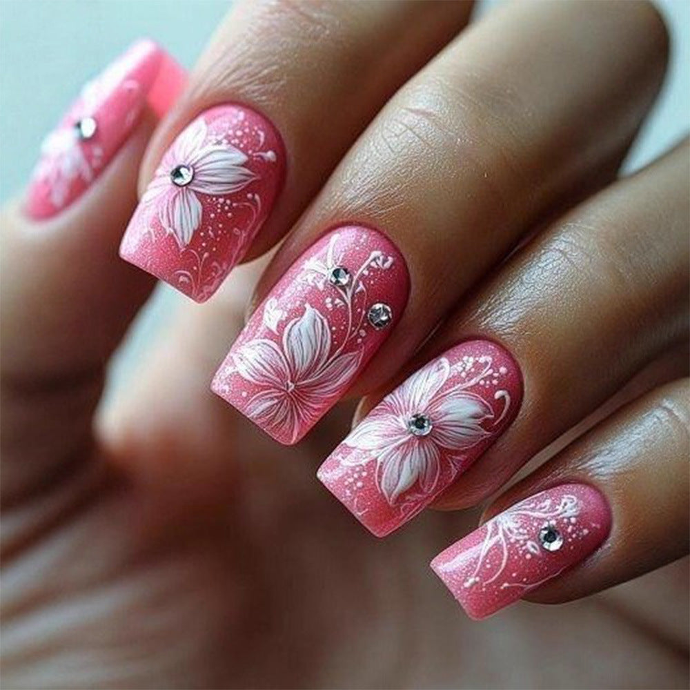 Kunstvolle Nagelverlängerungen mit Blühenden Akzenten Brehn