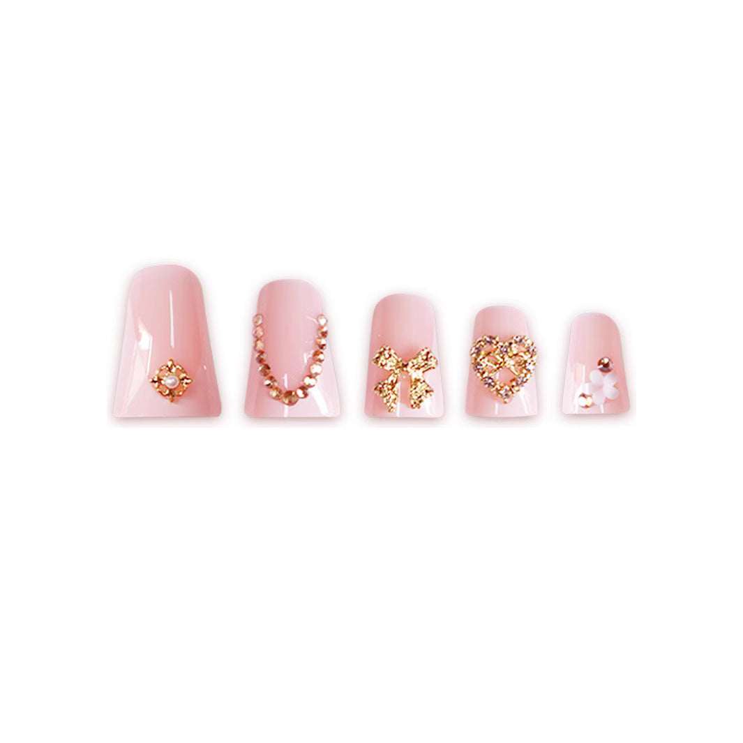 Dekorative Strass-Nagelerweiterungen Brehn
