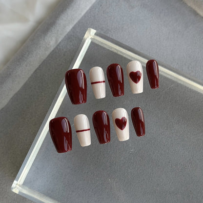 Künstlerisches Herzdesign Press-On Nagelset