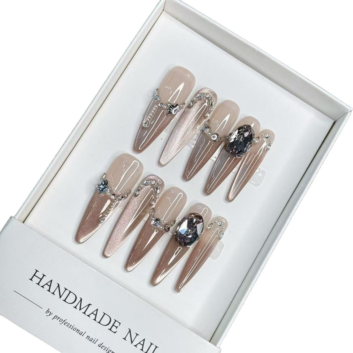 Dekoratives handgefertigtes Press-On-Nagelset mit Edelsteinen