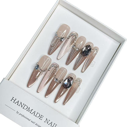 Dekoratives handgefertigtes Press-On-Nagelset mit Edelsteinen